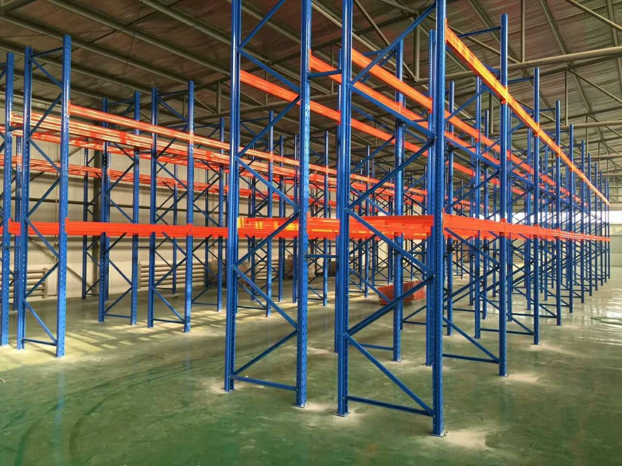 青島客（kè）戶惠購重型貨架出口印尼